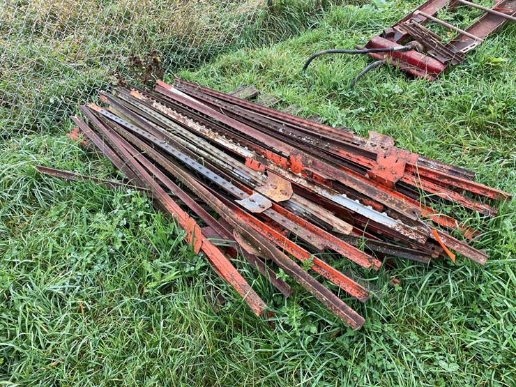 #9607-•-pile-of-t-posts-image-8