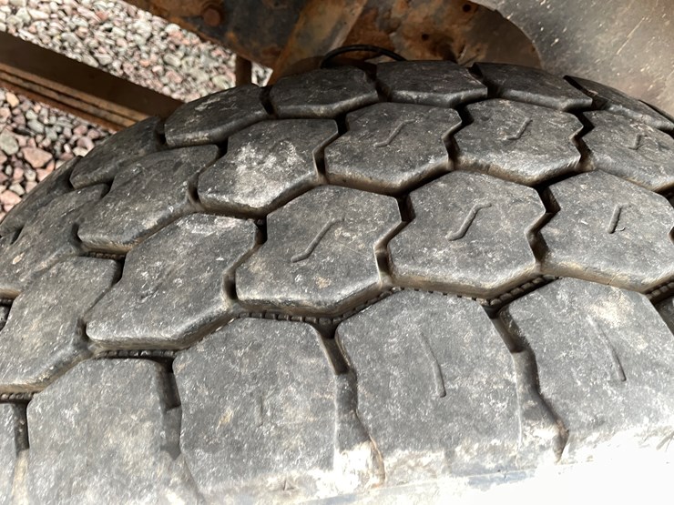 #1000-•-2005-mack-semi-tractor-(has-mi-title)-image-46