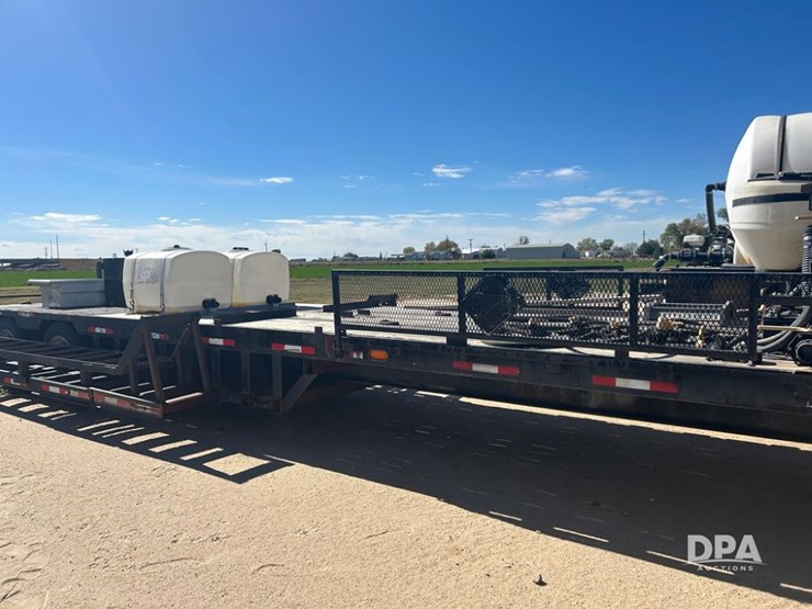 2012-neville-trailer-image-23