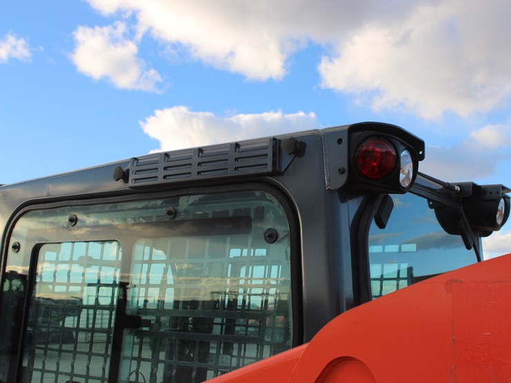 2023-kubota-ssv75-image-34