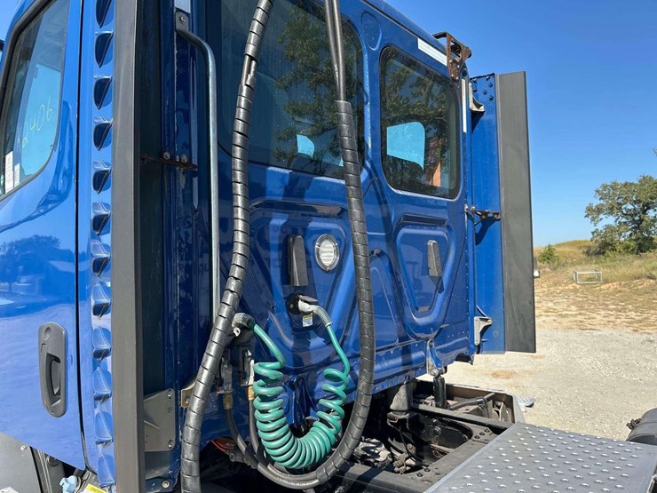 2021-freightliner-cascadia-116-image-19