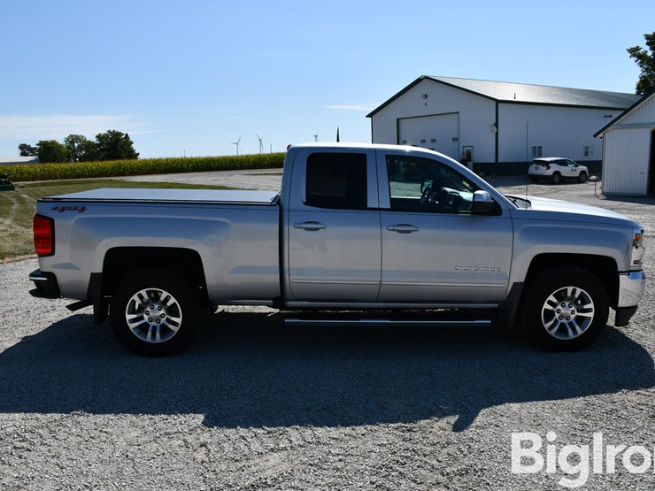 2017-chevrolet-silverado-1500-lt-image-4