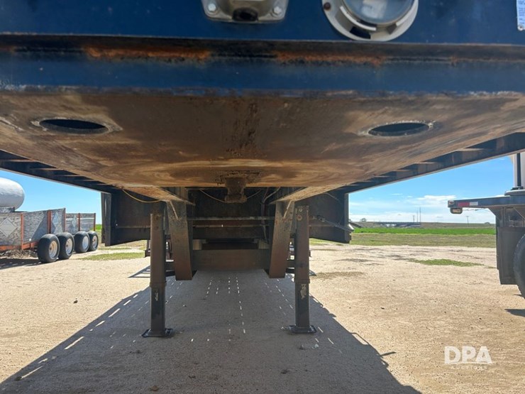 2012-neville-trailer-image-15