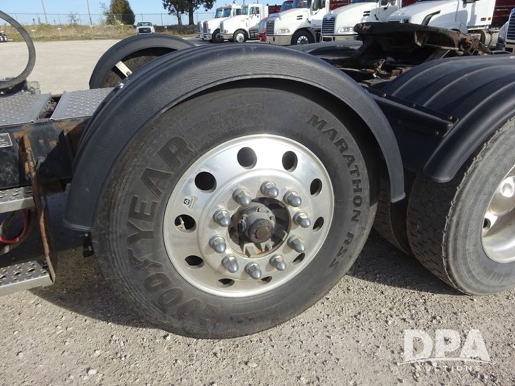 2018-freightliner-coronado-day-cab-glider-truck-(pz13985,-unit-775)-image-56