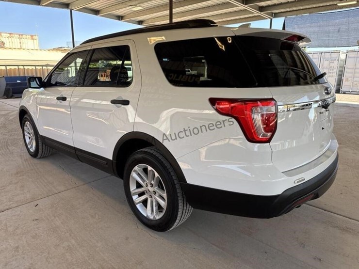 2017-ford-explorer-image-5