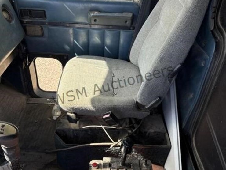 international-9400-image-36