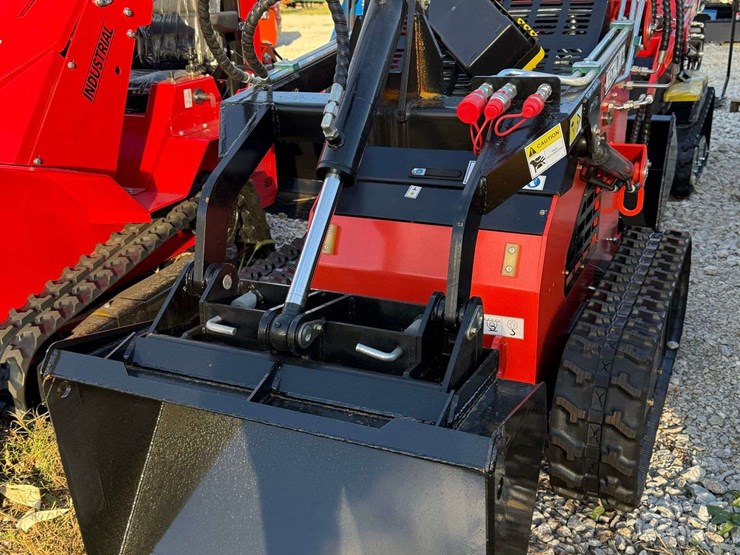 agt-industrial-lrt23-mini-track-loader-image-2