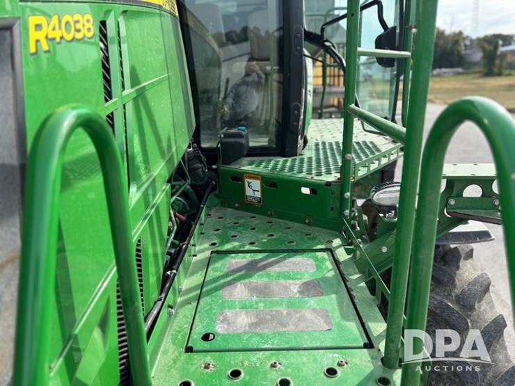 2019-john-deere-r4038-image-77