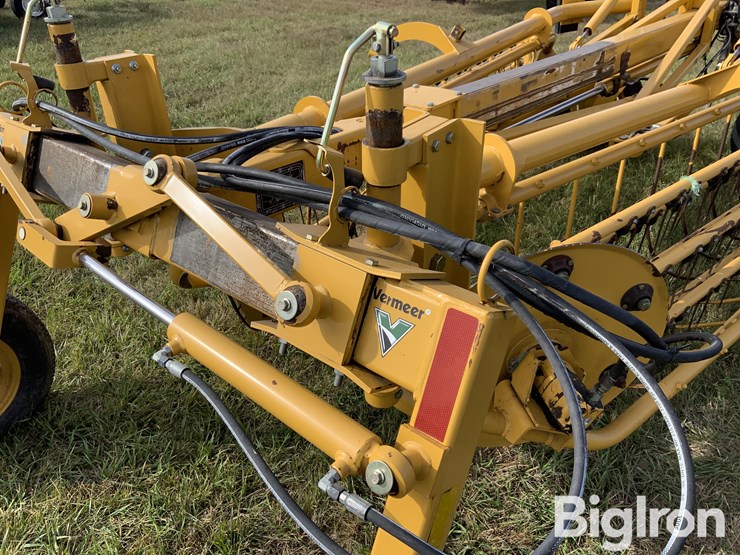 2018-vermeer-r2300-image-16