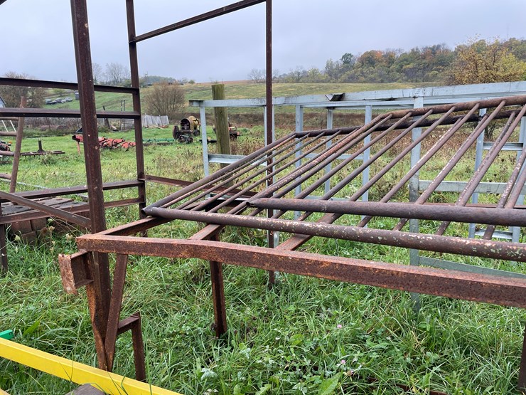 #8116-•-misc-metal-frames-image-4