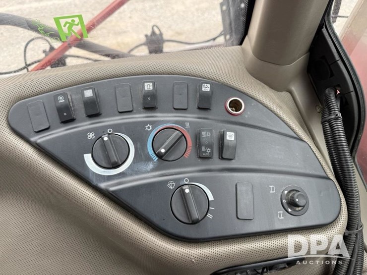 2020-case-ih-trident-5550-image-57