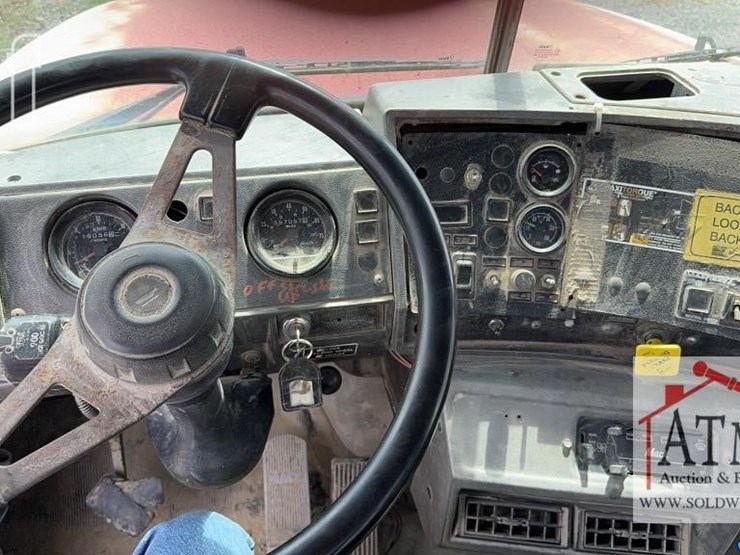 2000-mack-rd690s-image-21