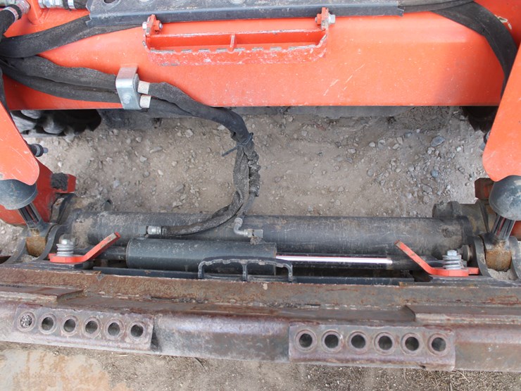 2023-kubota-ssv75-image-24