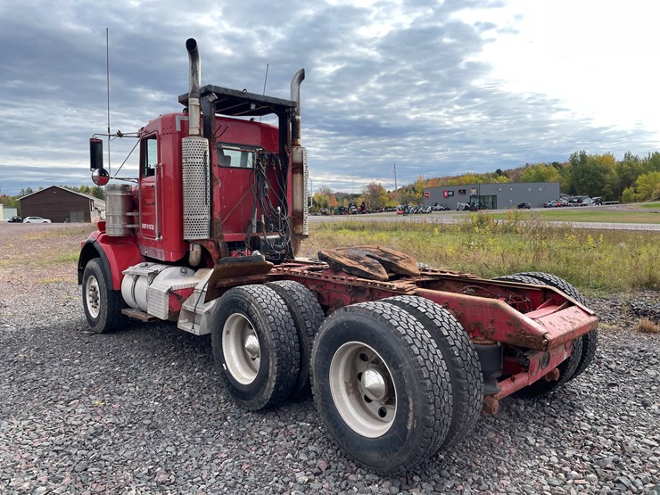 #1001-•-2004-kenworth-semi-tractor-(has-mi-title)-image-4