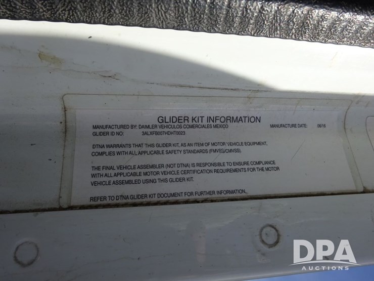 2017-freightliner-coronado-day-cab-glider-truck-(pz13993,-unit-725)-image-110