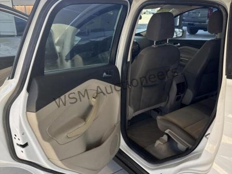 2014-ford-c-max-hybrid-wagon-image-23