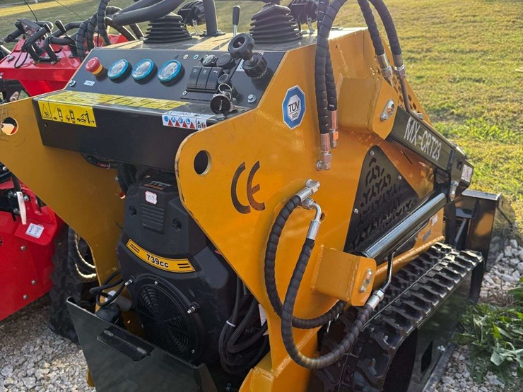 agt-mx-crt23-mini-track-loader-image-8