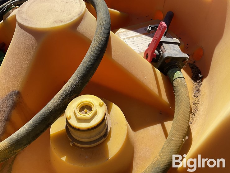 monsanto-250-gallon-liquid-fertilizer-poly-shuttle-image-10