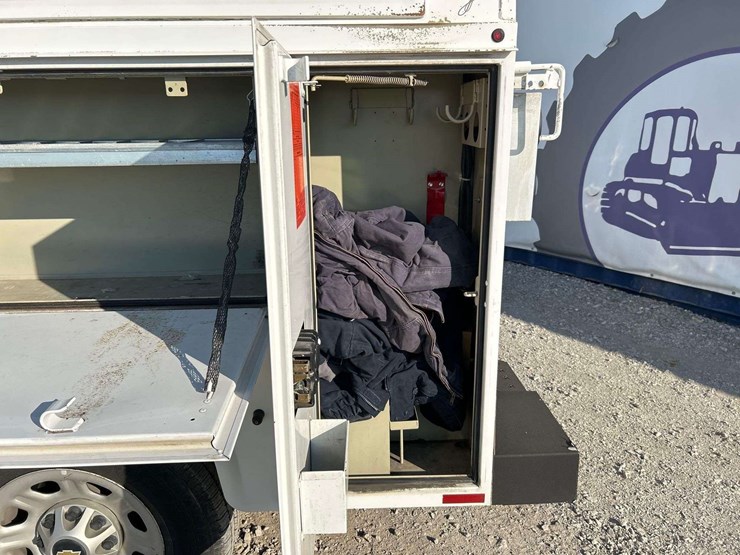 2013-chevrolet-silverado-3500hd-image-22