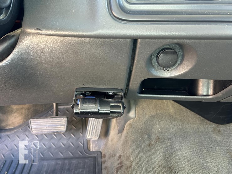 2004-chevrolet-silverado-1500-image-16