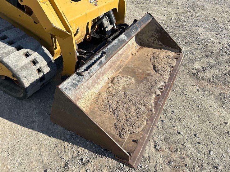 2020-caterpillar-259d3-image-18