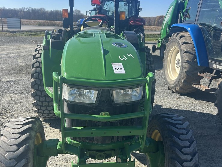 2015-john-deere-4044m-image-2