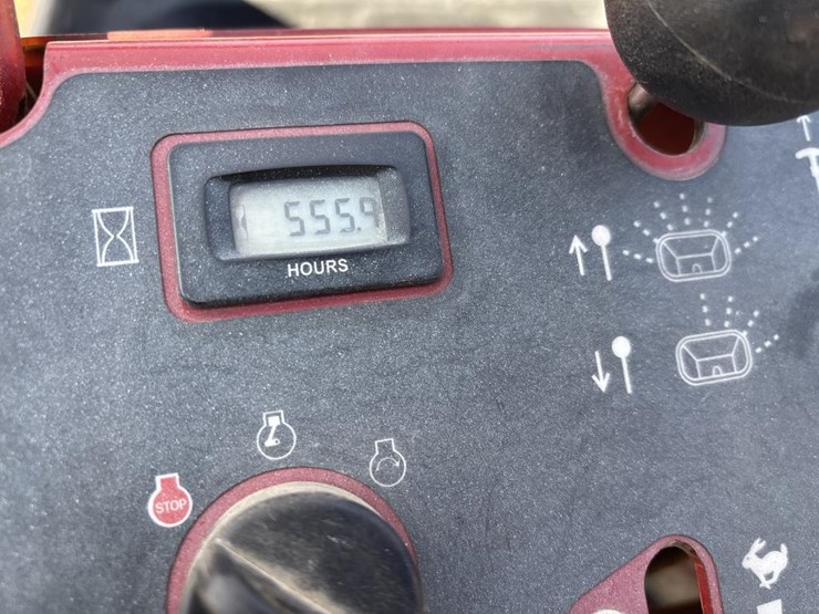 #3842-•-2016-toro-spreader-sprayer-image-13