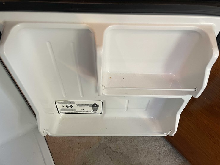 #6620-•-mini-fridge-image-13