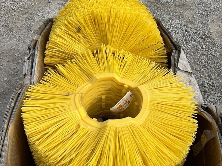 caterpillar-100-image-16