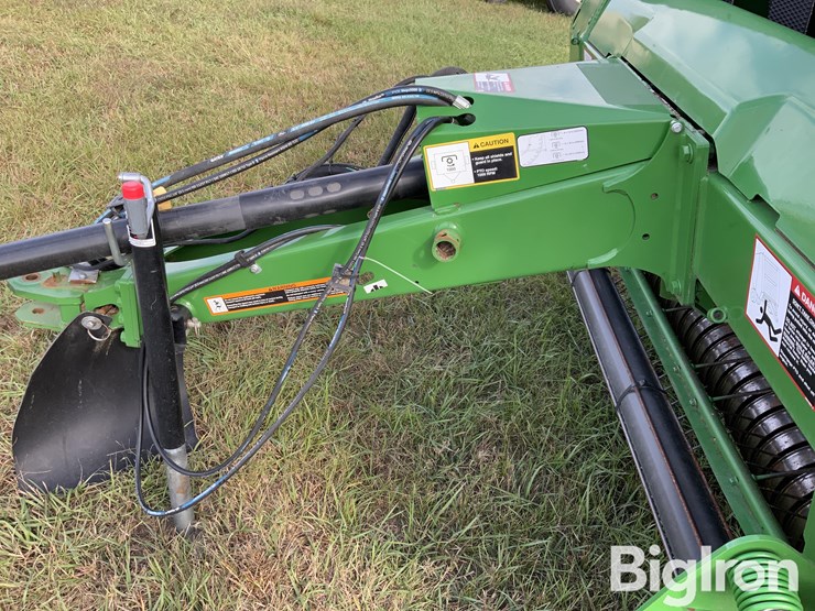 2021-john-deere-560m-image-13