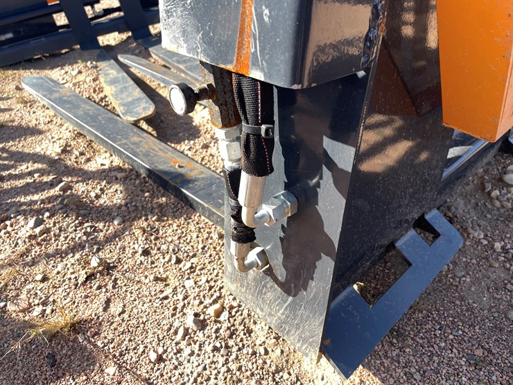 #4088-•-wolverine-pallet-fork-hydraulic-adjustable-attachment-image-4