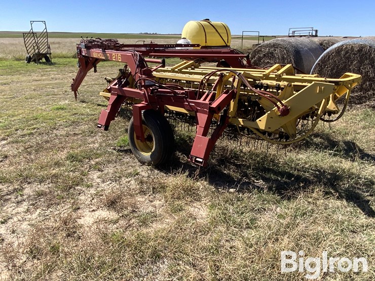 new-holland-216-image-7