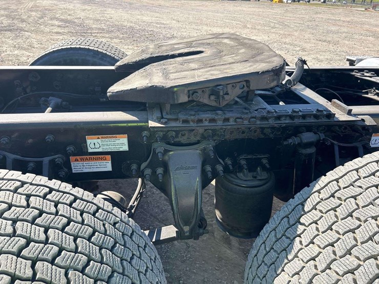 2021-freightliner-cascadia-116-image-24