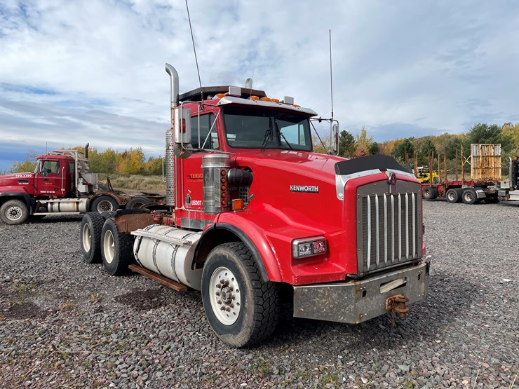 #1001-•-2004-kenworth-semi-tractor-(has-mi-title)-image-2