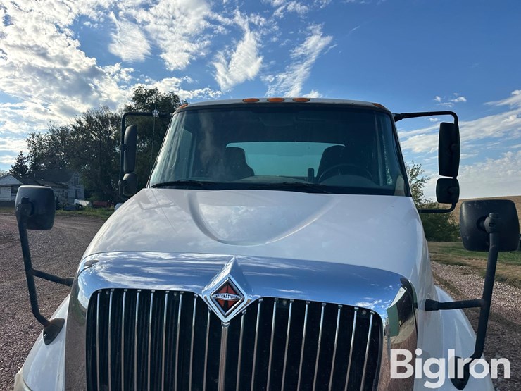 2005-international-8600-image-11