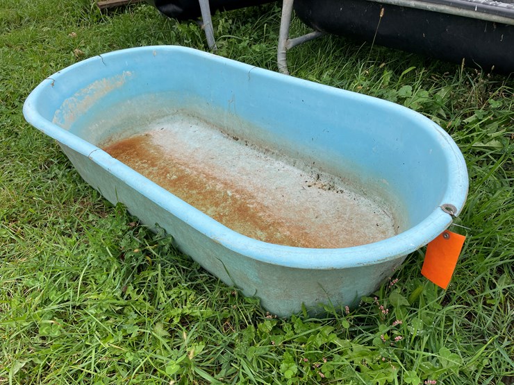 #9628-•-vintage-fiberglass-tub-image-1