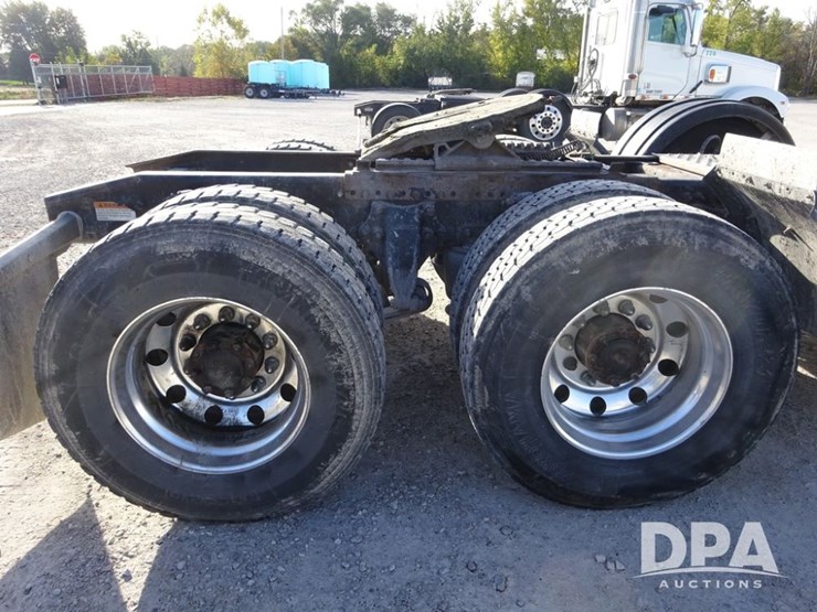 2016-freightliner-coronado-day-cab-glider-truck-(pz13983,-unit-716)-image-45