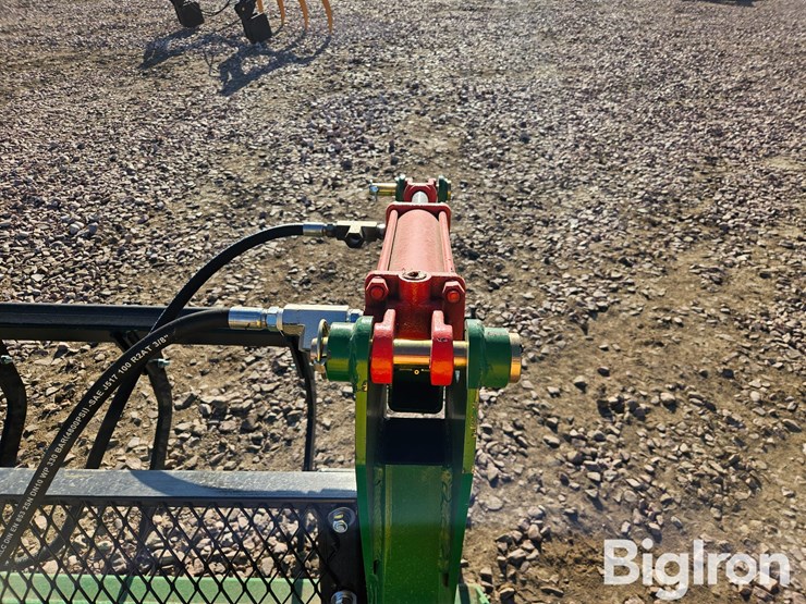 2025-john-deere-740-image-15