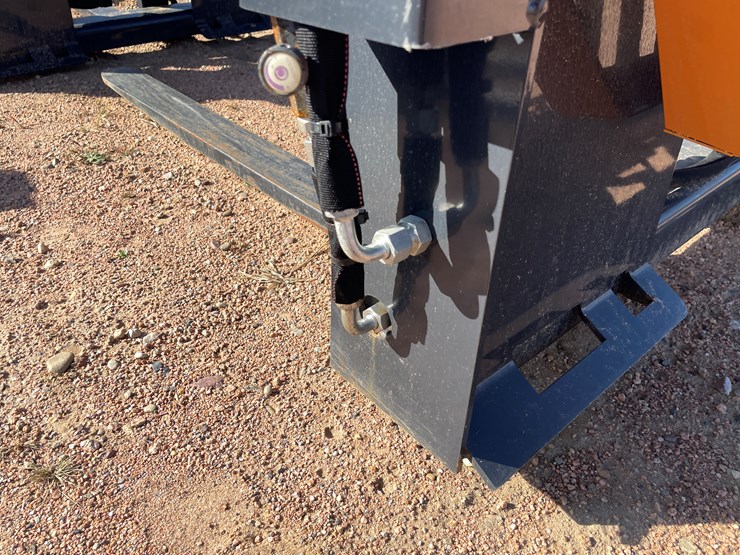 #4091-•-wolverine-pallet-fork-hydraulic-adjustable-attachment-image-4