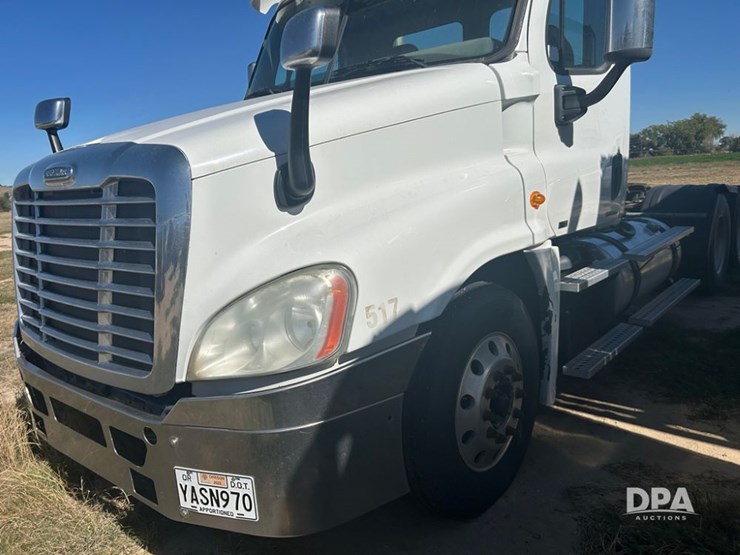 2012-freightliner-cascadia-truck-(cp1182-unit-517)-image-2