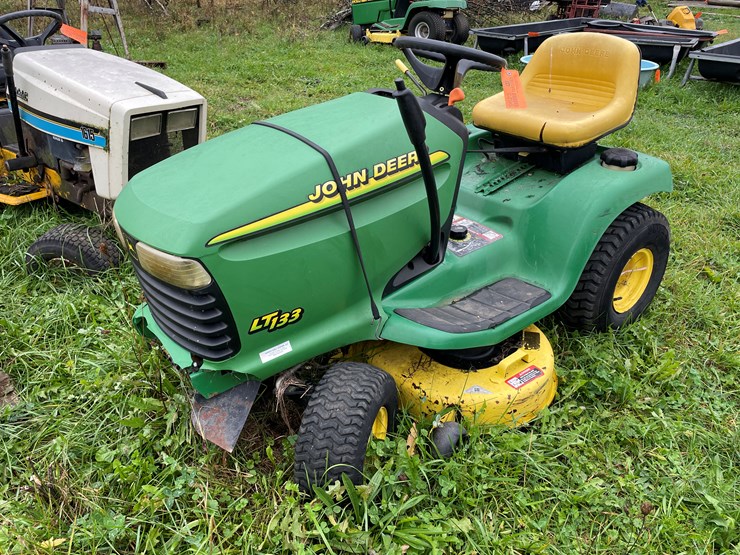 john-deere-lt133-image-1