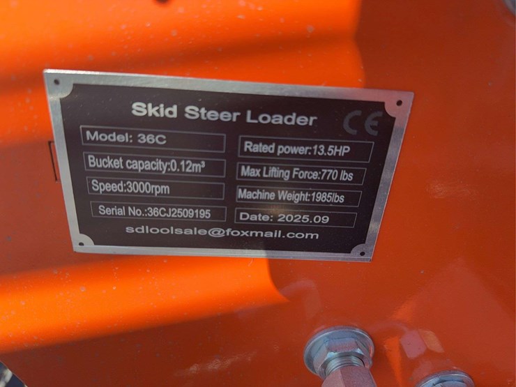 future-ft36c-skid-steer-loader---electric-start,-open-station,-40"-bucket-image-7