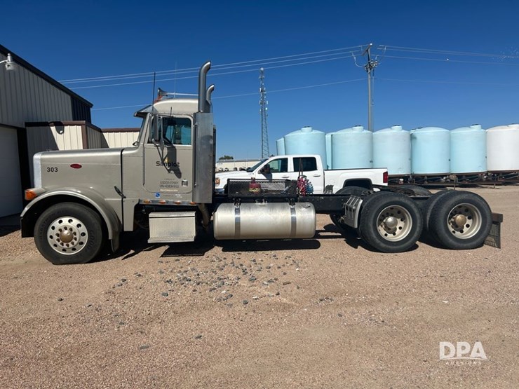 2004-peterbilt-379-image-3