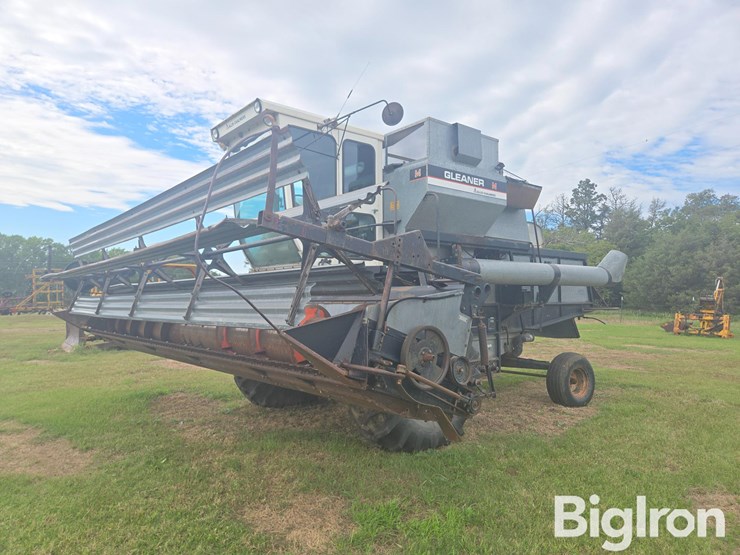 1976-gleaner-m-image-1