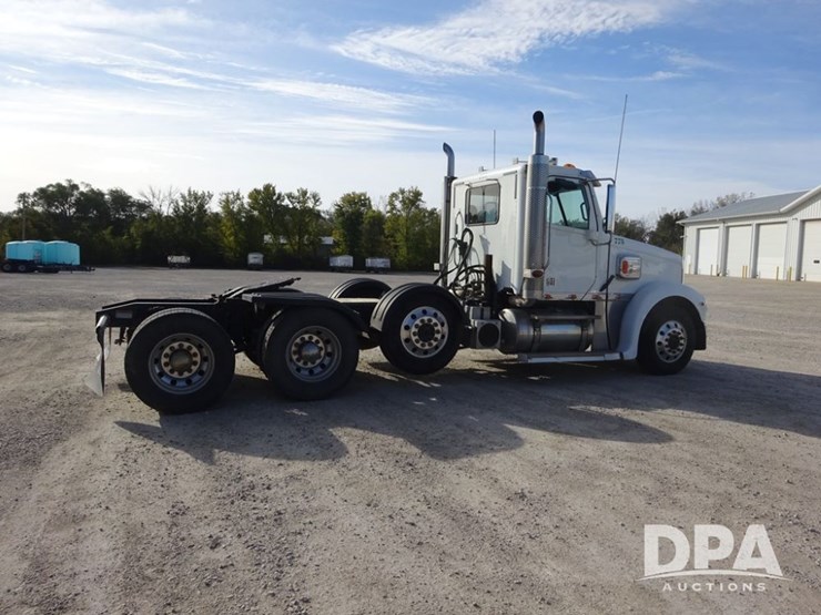 2018-freightliner-coronado-day-cab-glider-truck-(pz13985,-unit-775)-image-18