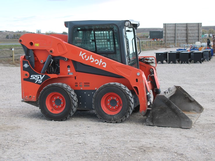 2023-kubota-ssv75-image-12