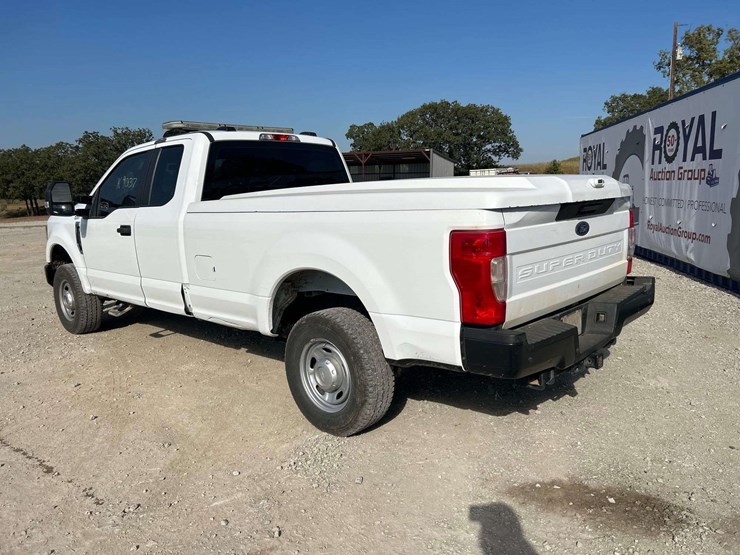 2022-ford-f250-xl-image-2