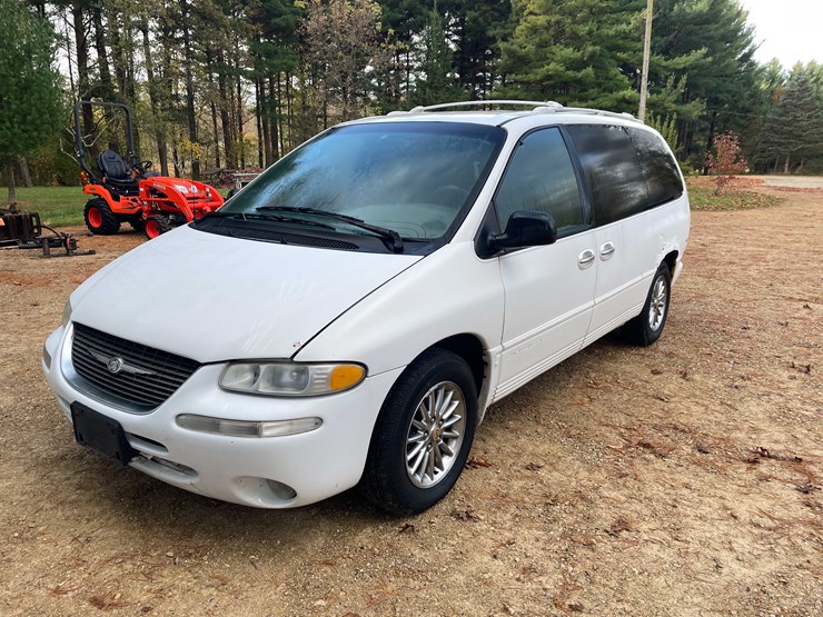 1999-chrysler-town-&-country-image-1