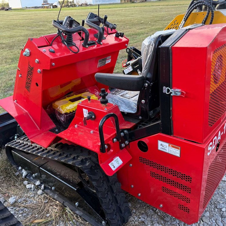AGT SDA-140T Mini Track Loader