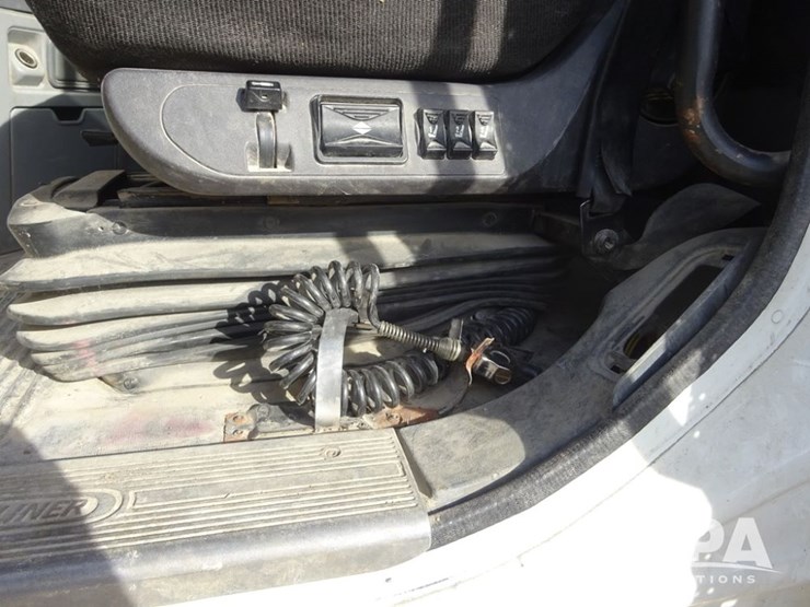 2016-freightliner-coronado-day-cab-glider-truck-(pz13983,-unit-716)-image-90